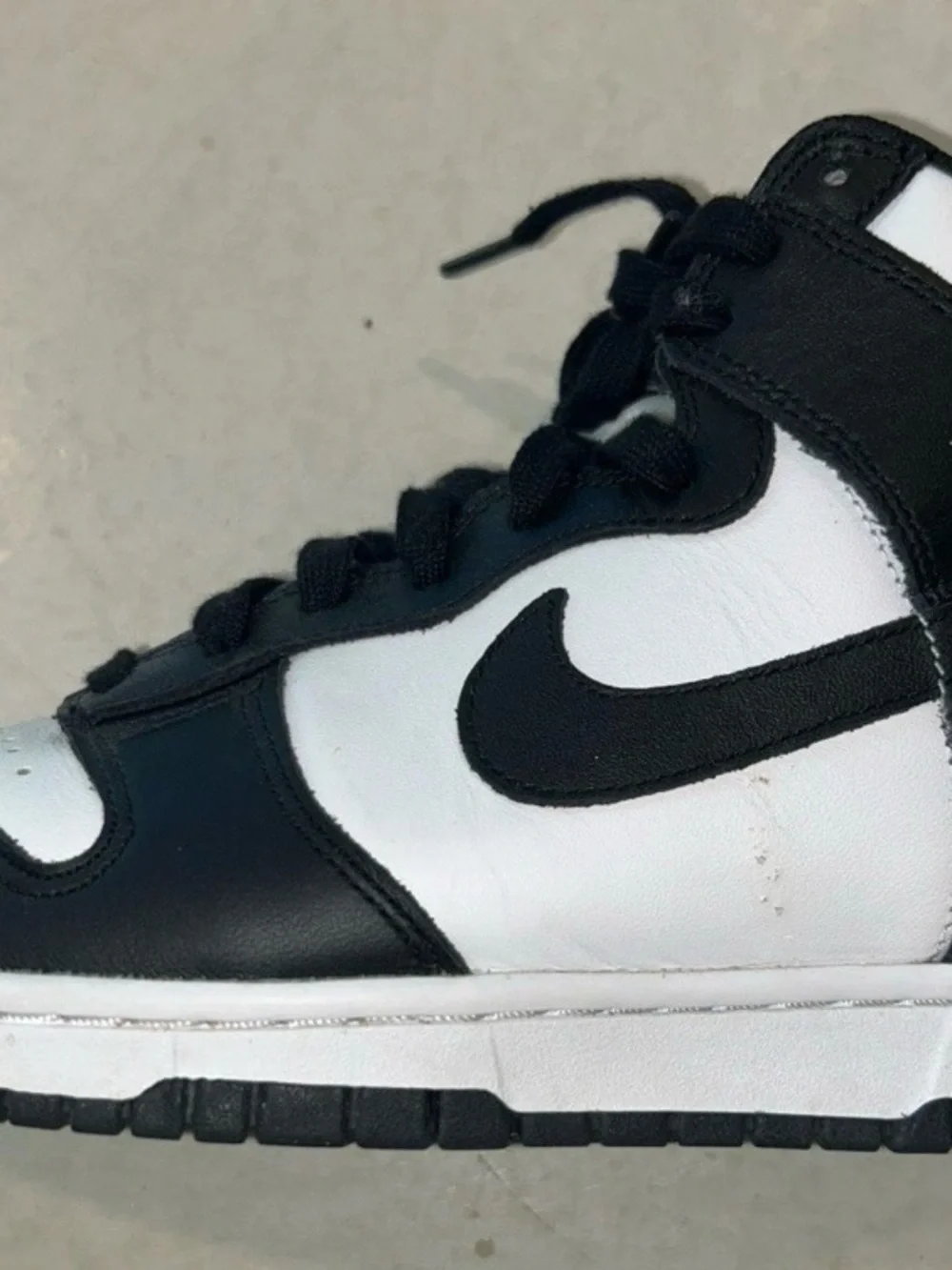 Nike Dunk High “Panda” Women’s 9 – Black/White Sneakers DD1869-103
